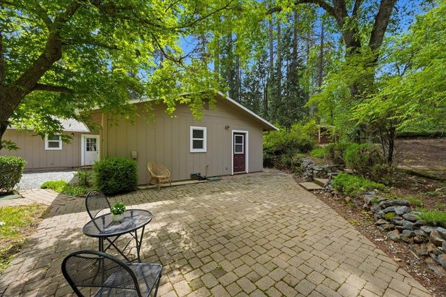 15423 Rattlesnake Rd, Grass Valley, CA 95945