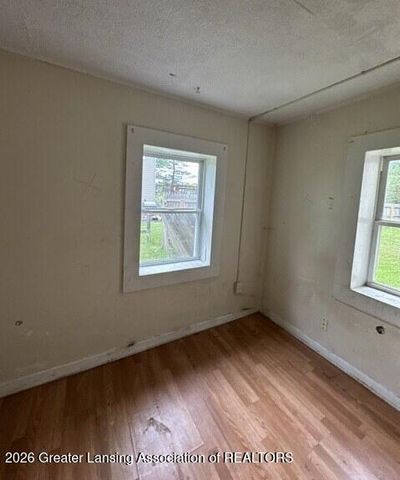 1020 R G Curtiss Avenue, Lansing, MI 48911