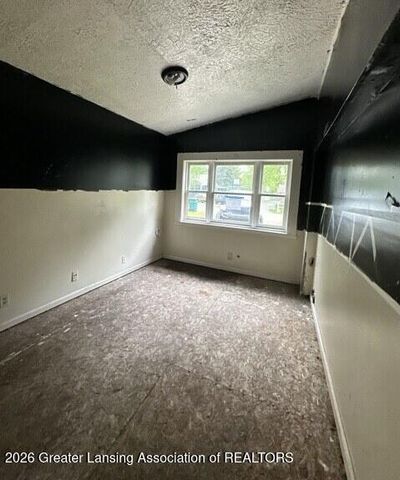 1020 R G Curtiss Avenue, Lansing, MI 48911