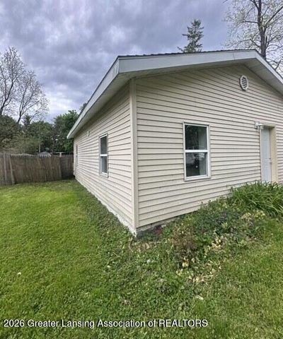 1020 R G Curtiss Avenue, Lansing, MI 48911