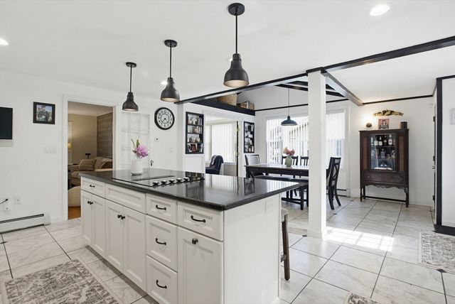 7 West St, Oxford, MA 01540