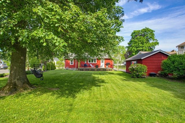 7 West St, Oxford, MA 01540
