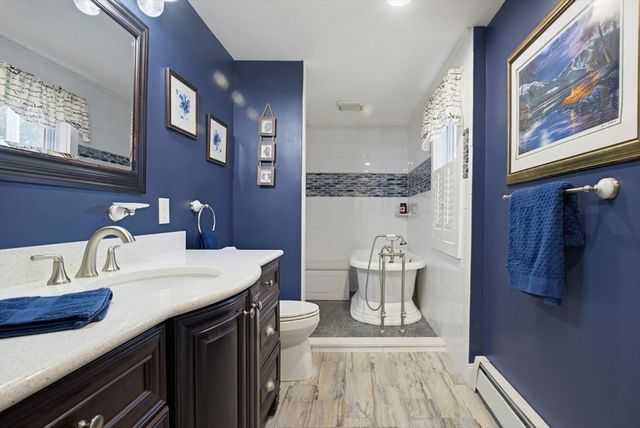 7 West St, Oxford, MA 01540