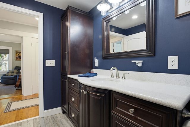 7 West St, Oxford, MA 01540