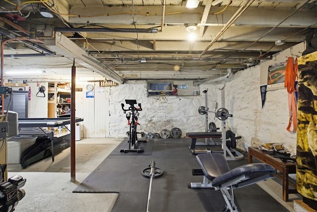 7 West St, Oxford, MA 01540