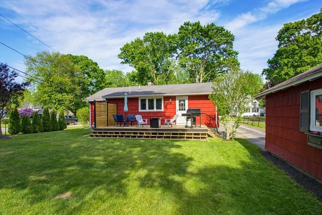 7 West St, Oxford, MA 01540