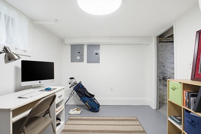 7 West St, Oxford, MA 01540