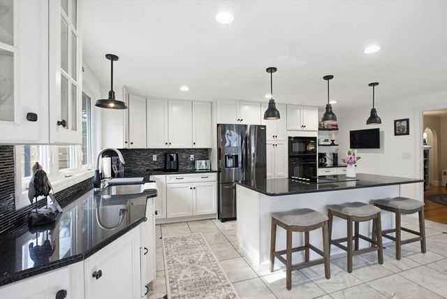 7 West St, Oxford, MA 01540