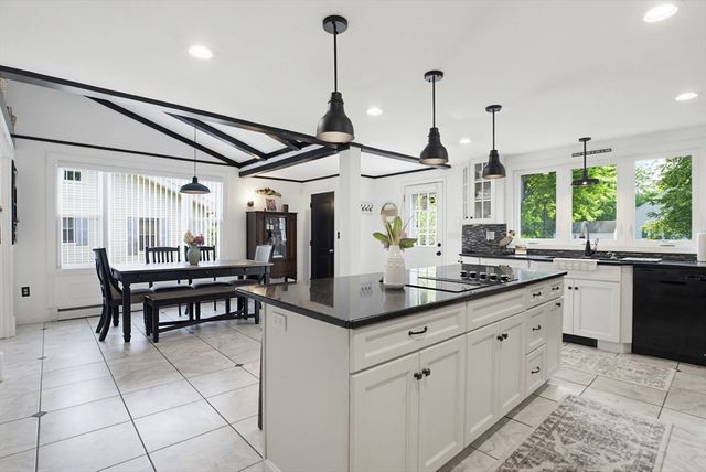 7 West St, Oxford, MA 01540