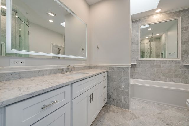 1919 N Drake Avenue B, Chicago, IL 60647