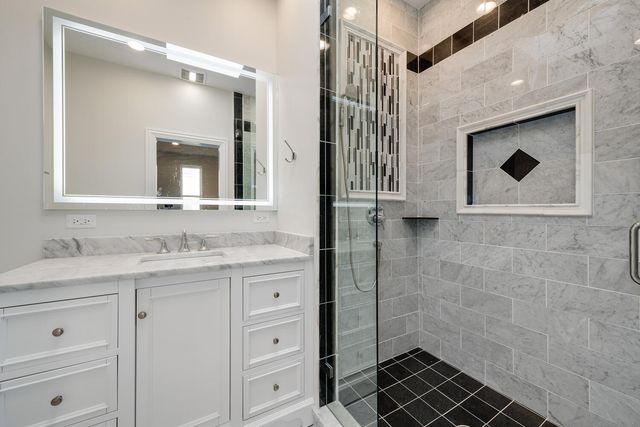 1919 N Drake Avenue B, Chicago, IL 60647