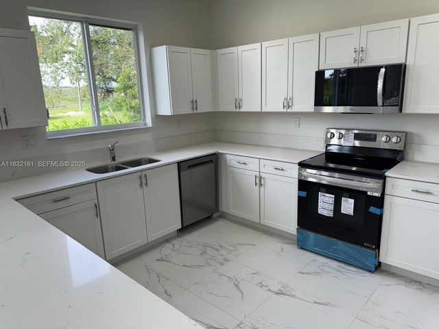 1828 NE 1st Street, Homestead, FL 33033
