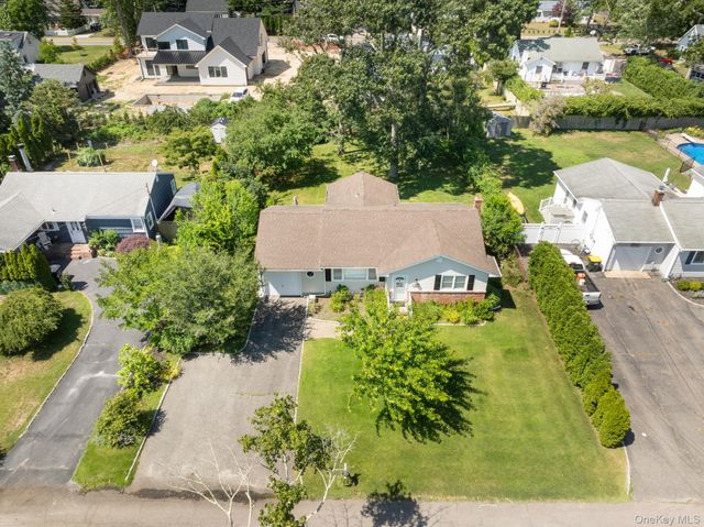 23 Staller Boulevard, Hampton Bays, NY 11946