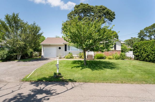 23 Staller Boulevard, Hampton Bays, NY 11946