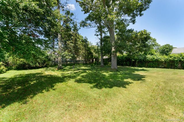 23 Staller Boulevard, Hampton Bays, NY 11946