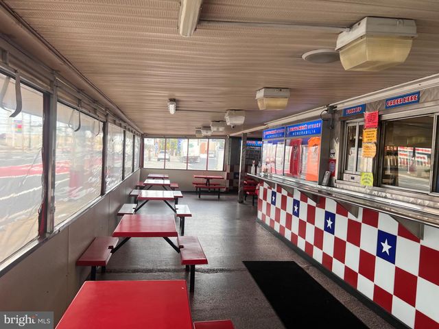 39 E OREGON AVE, Philadelphia, PA 19148