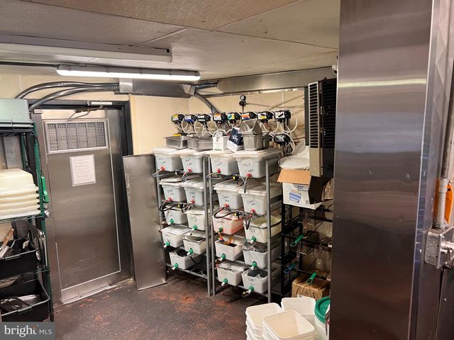 39 E OREGON AVE, Philadelphia, PA 19148