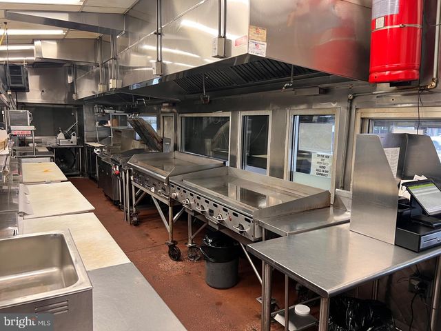 39 E OREGON AVE, Philadelphia, PA 19148