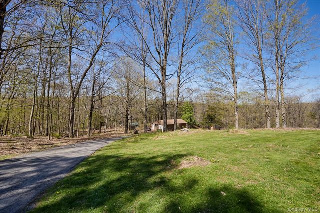 32 Cole Road, Pleasant Valley, NY 12569
