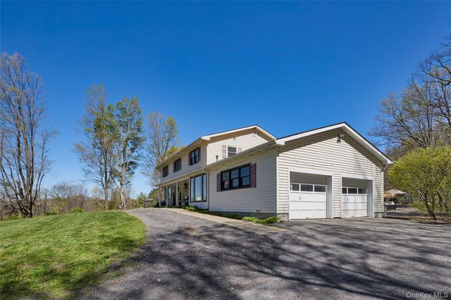 32 Cole Road, Pleasant Valley, NY 12569