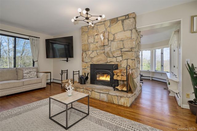 32 Cole Road, Pleasant Valley, NY 12569
