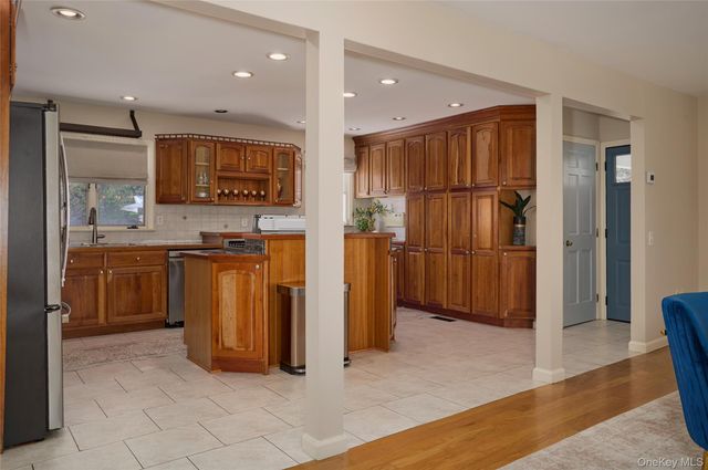 32 Cole Road, Pleasant Valley, NY 12569