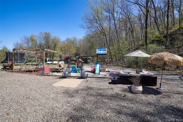 32 Cole Road, Pleasant Valley, NY 12569