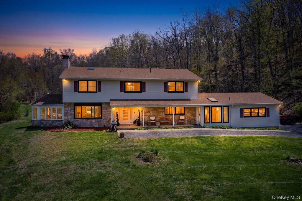 32 Cole Road, Pleasant Valley, NY 12569