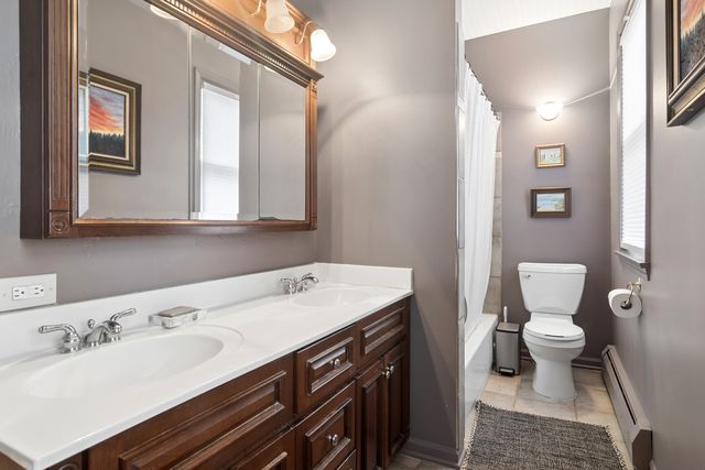 123 Raymond Avenue, Barrington, IL 60010