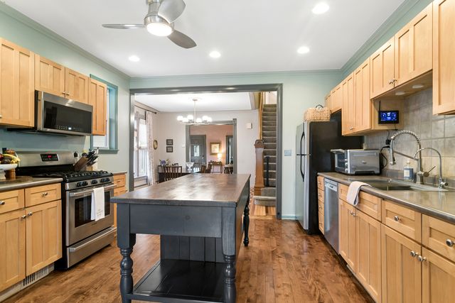 123 Raymond Avenue, Barrington, IL 60010