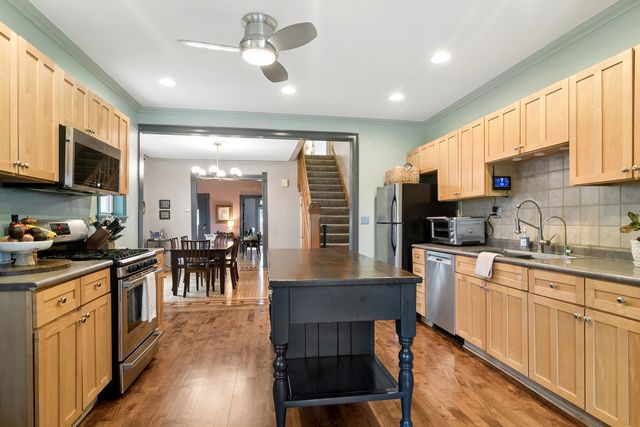 123 Raymond Avenue, Barrington, IL 60010