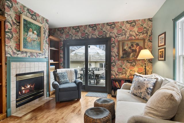 123 Raymond Avenue, Barrington, IL 60010