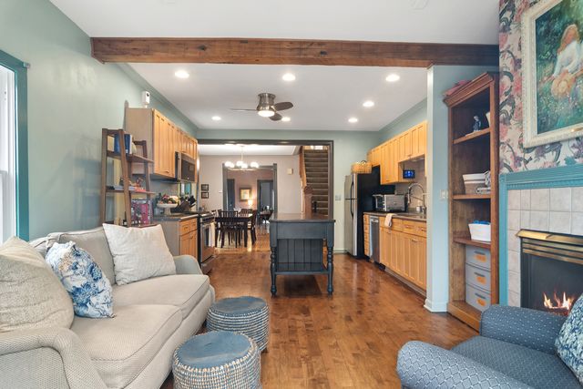 123 Raymond Avenue, Barrington, IL 60010