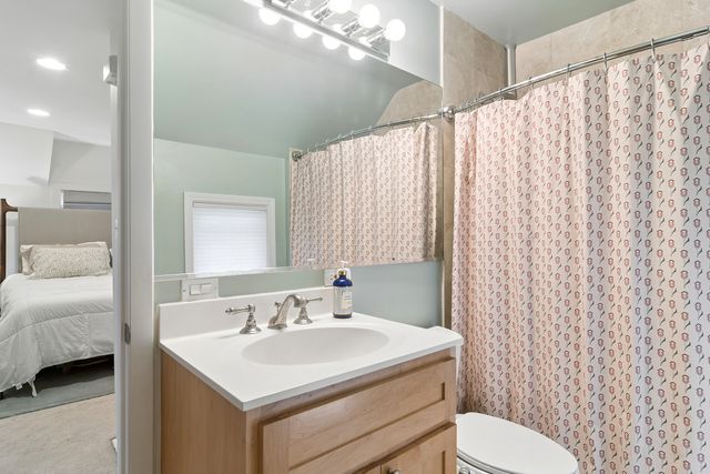 123 Raymond Avenue, Barrington, IL 60010