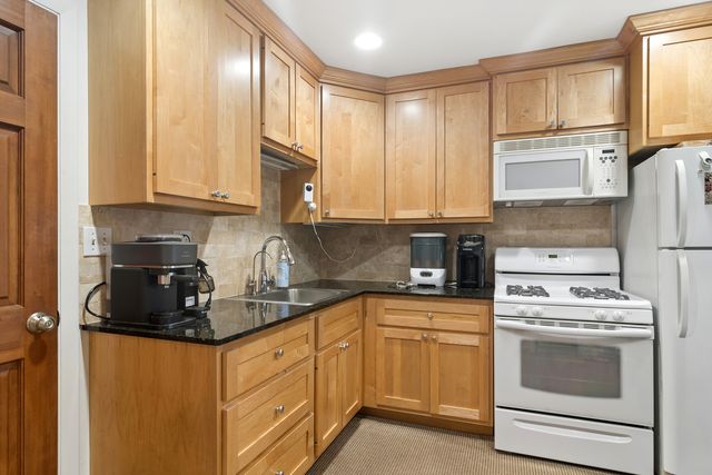 123 Raymond Avenue, Barrington, IL 60010