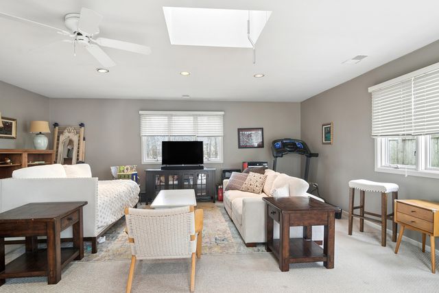 123 Raymond Avenue, Barrington, IL 60010