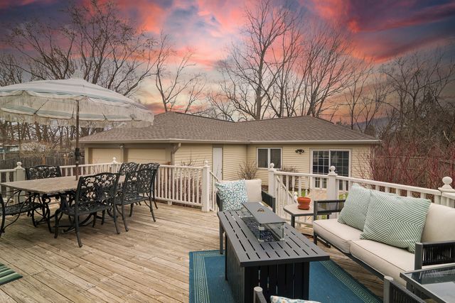 123 Raymond Avenue, Barrington, IL 60010