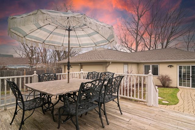 123 Raymond Avenue, Barrington, IL 60010