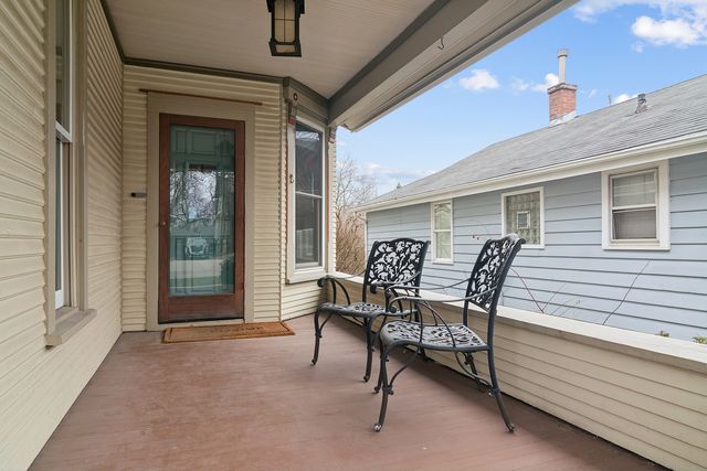 123 Raymond Avenue, Barrington, IL 60010