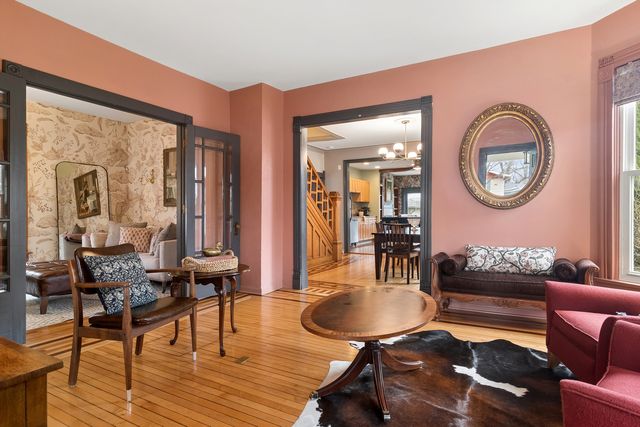 123 Raymond Avenue, Barrington, IL 60010