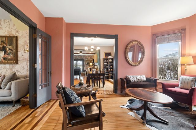 123 Raymond Avenue, Barrington, IL 60010