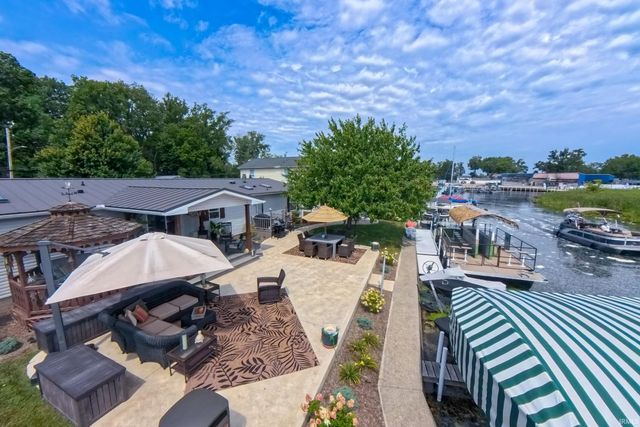 812 S lakeside Drive, Syracuse, IN 46567