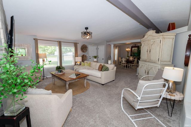 812 S lakeside Drive, Syracuse, IN 46567