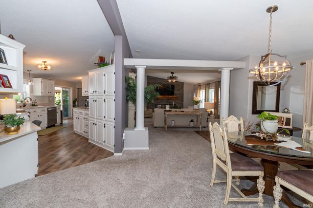 812 S lakeside Drive, Syracuse, IN 46567