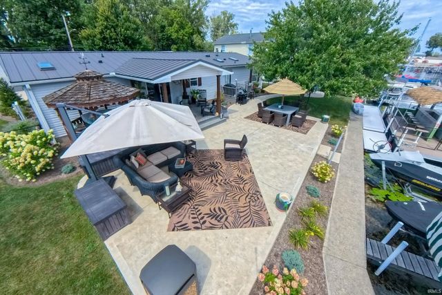812 S lakeside Drive, Syracuse, IN 46567
