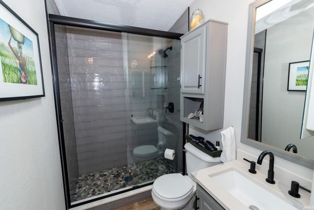 812 S lakeside Drive, Syracuse, IN 46567