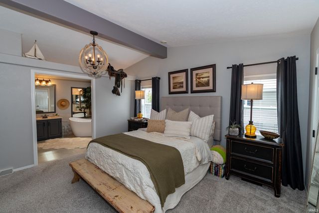 812 S lakeside Drive, Syracuse, IN 46567