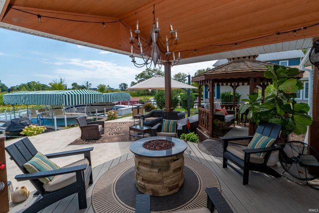 812 S lakeside Drive, Syracuse, IN 46567