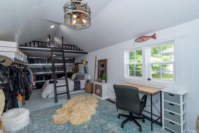 812 S lakeside Drive, Syracuse, IN 46567