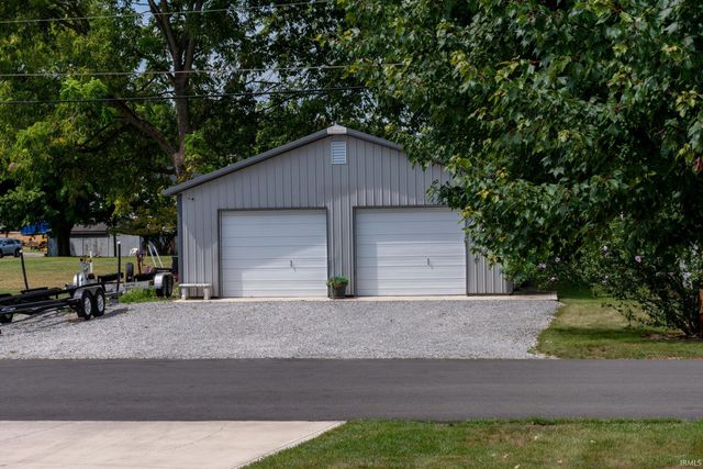 812 S lakeside Drive, Syracuse, IN 46567